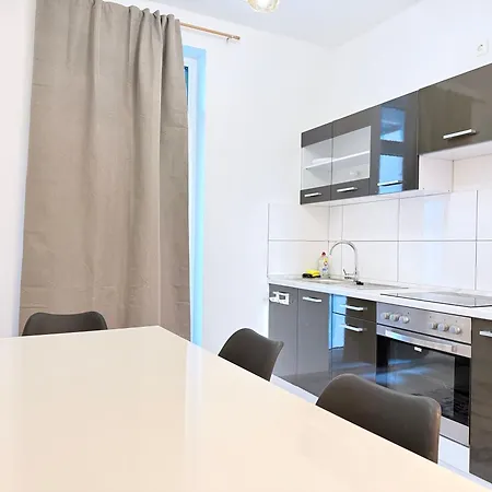 Apartmán Koelner Street Loft ,neu Renoviert Fuer Bis Zu 5 Personen Mit Kueche Und Bad Düsseldorf