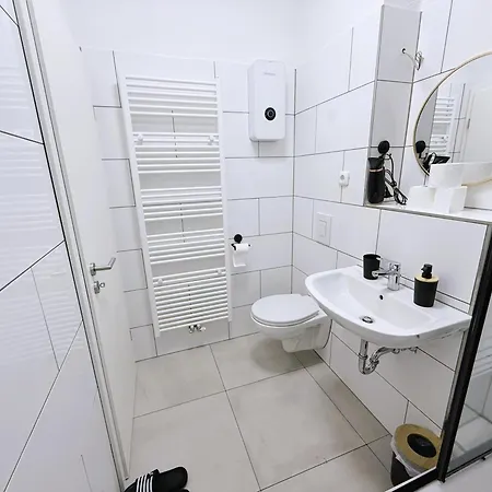 Koelner Street Loft ,neu Renoviert Fuer Bis Zu 5 Personen Mit Kueche Und Bad Apartmán Düsseldorf