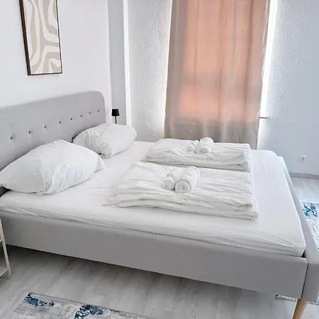 Koelner Street Loft ,neu Renoviert Fuer Bis Zu 5 Personen Mit Kueche Und Bad Apartmán Düsseldorf