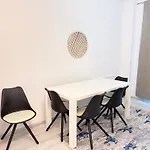 Koelner Street Loft ,neu Renoviert Fuer Bis Zu 5 Personen Mit Kueche Und Bad شقة *