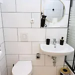Koelner Street Loft ,neu Renoviert Fuer Bis Zu 5 Personen Mit Kueche Und Bad شقة *